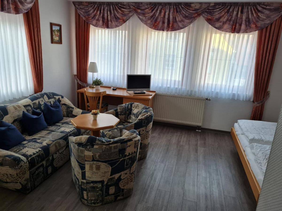 Pension Jung, Baeckerei-Konditorei & Cafe Рула Экстерьер фото
